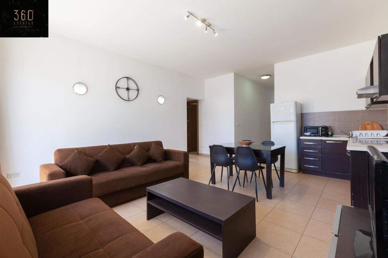 Appartamento Spacious Pv Close To Clubs & Schools With Wifi By 360 Estates